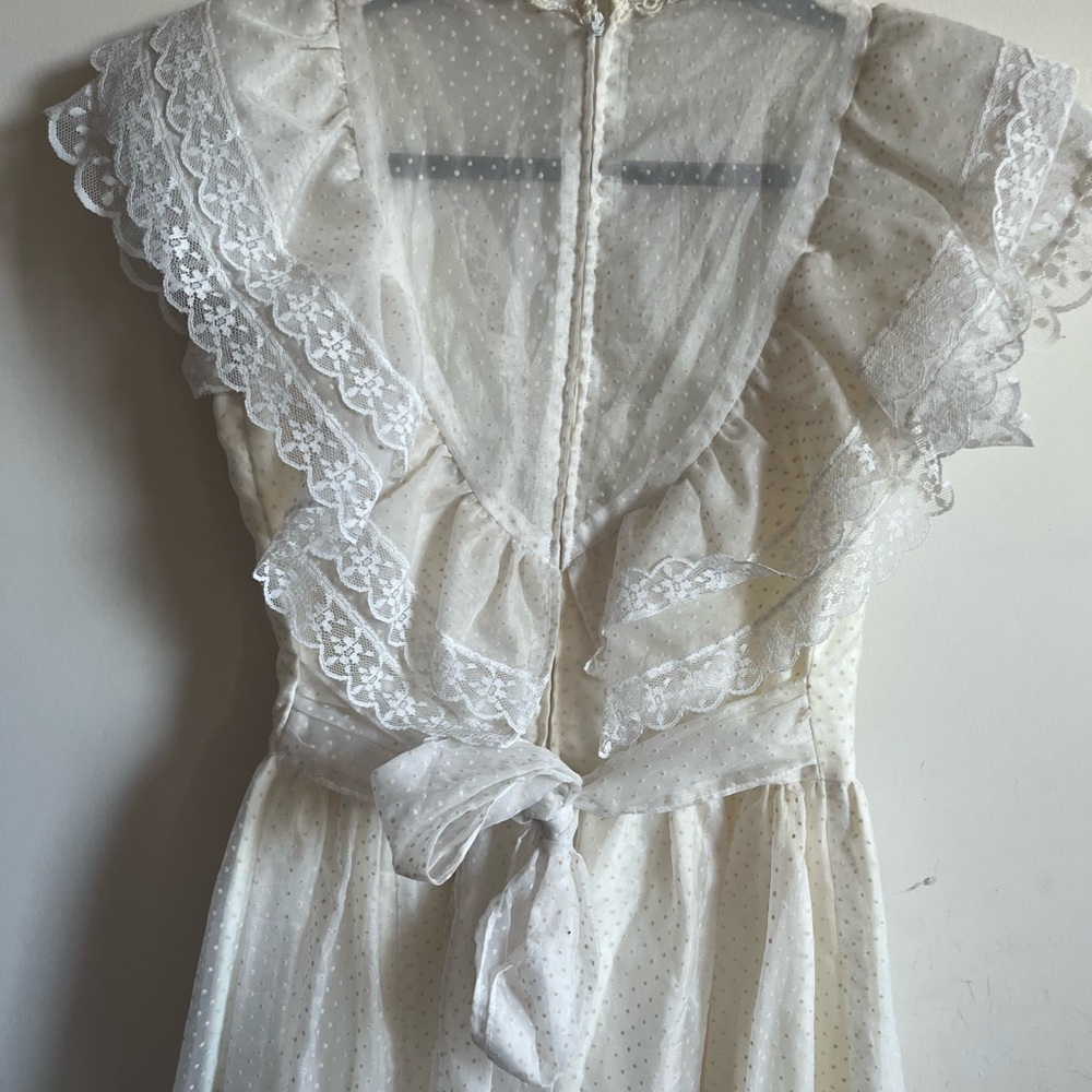 Vintage JCPenney Ivory Lace Wedding Dress - size 7/8 - Picture 10 of 16